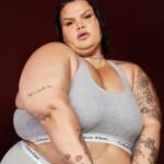 Thais Carla Fez Bariátrica: Contradição ou Autocuidado? Thais Carla posando como modelo.