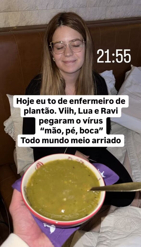 Vih tube após ser diagnosticada com vírus mão-pé-boca