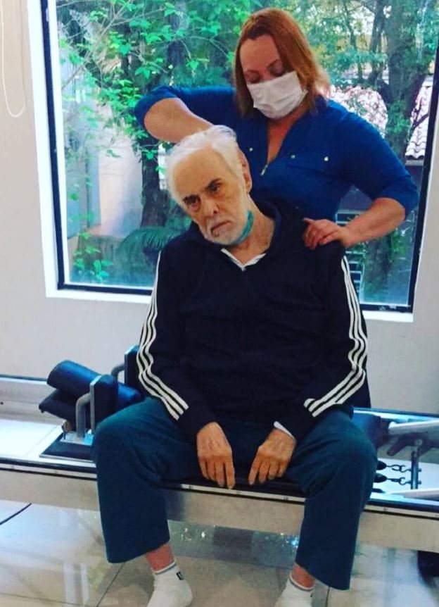 Francisco Cuoco fazendo Pilates