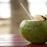 Benefícios da água de coco que vão surpreender você