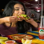 Comer rápido pode estar sabotando sua saúde sem que você perceba Você já terminou uma refeição antes mesmo de perceber o que estava comendo? Em meio à correria do dia a dia, comer muito rápido se tornou um hábito comum — mas esse costume aparentemente inofensivo pode trazer consequências surpreendentes para sua saúde.