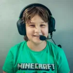 Com esses cuidados, o tempo seguro de videogames e telas na infância pode se transformar em uma ferramenta equilibrada, que apoia o desenvolvimento da criança em vez de prejudicá-lo.