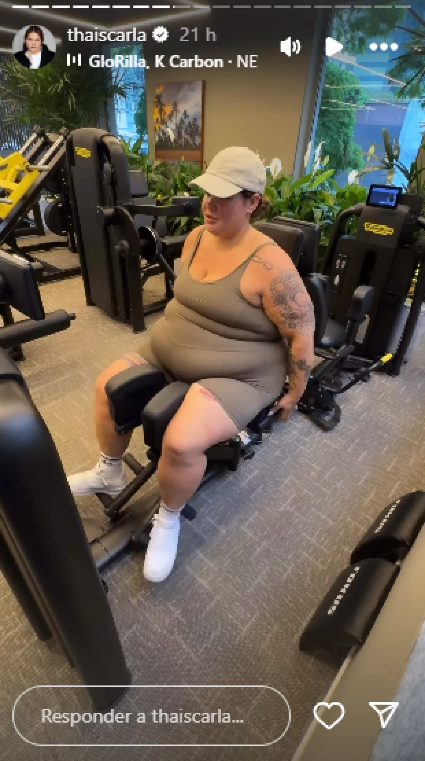 Thias Carla Praticando em Academia