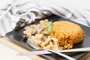 Descubra o que é a dieta Ozempic natural, foto prato de comida saudavel