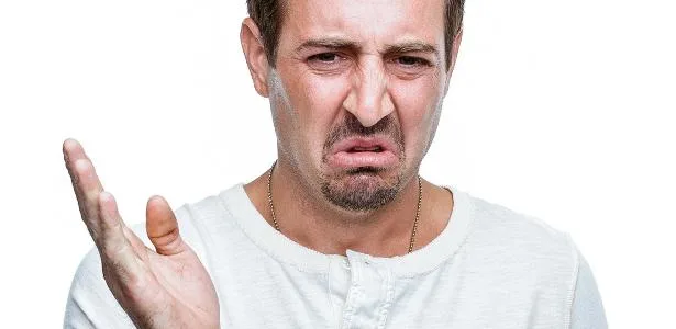 o que o cheiro do pum indica