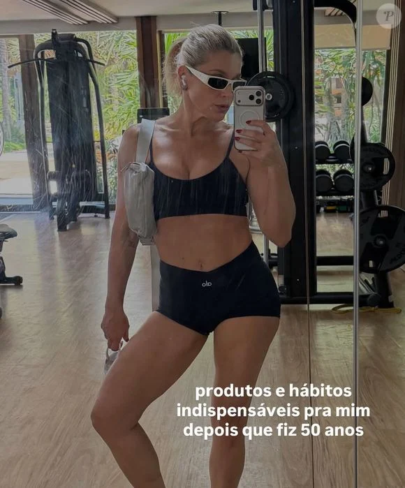 flávia alessandra na academia